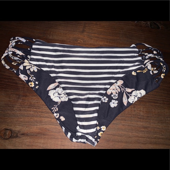 🌊BillaBong Reversible Bikini Bottom - Picture 5 of 7